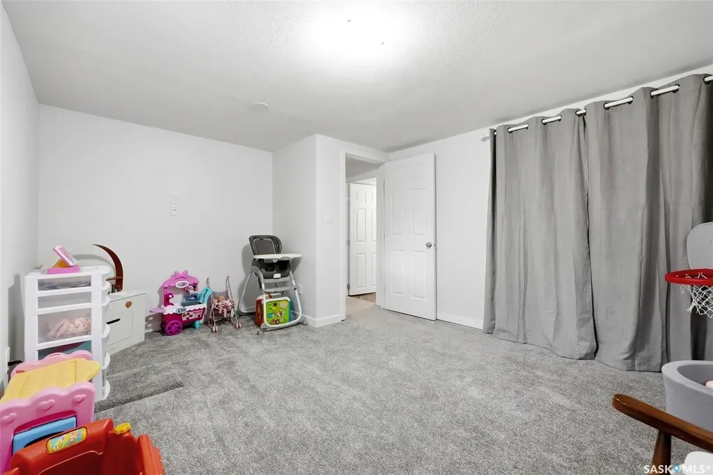 28 Cameron Crescent Regina SK S4S 2X2