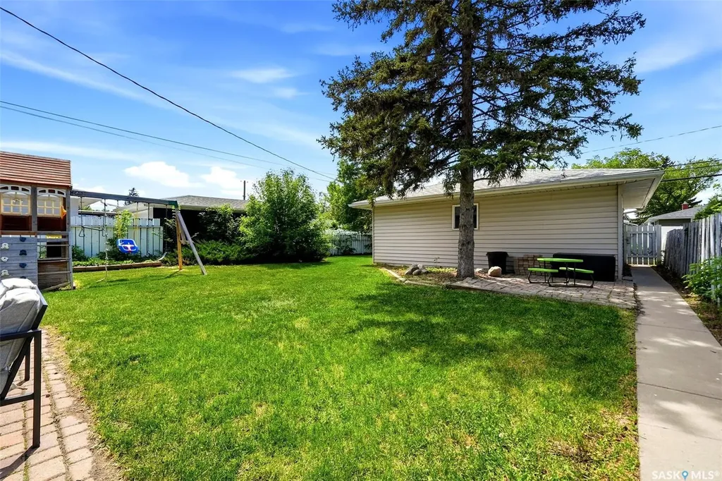 28 Cameron Crescent Regina SK S4S 2X2