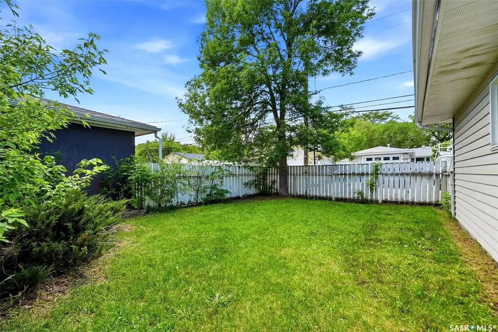 28 Cameron Crescent Regina SK S4S 2X2