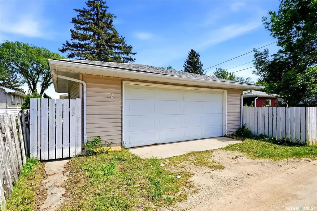 28 Cameron Crescent Regina SK S4S 2X2