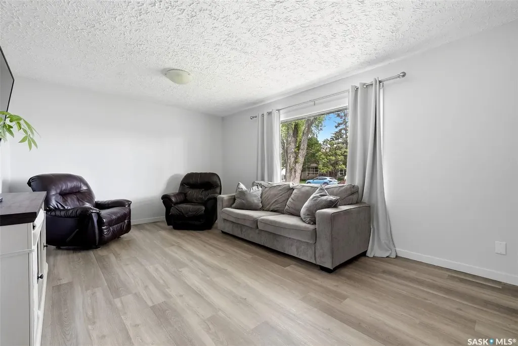 28 Cameron Crescent Regina SK S4S 2X2
