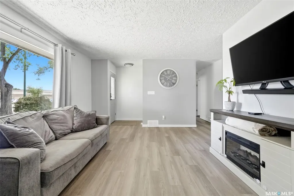 28 Cameron Crescent Regina SK S4S 2X2
