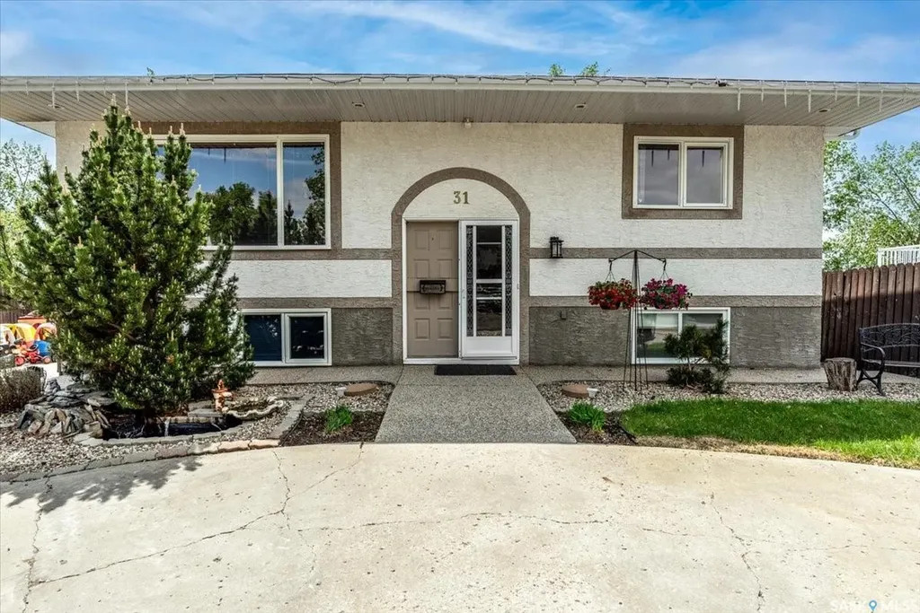 31 Faunt Bay Regina SK S4X 2J8