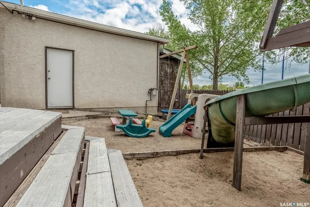 31 Faunt Bay Regina SK S4X 2J8