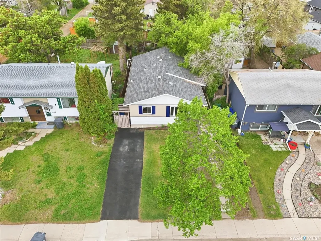 1306 Egbert Avenue Saskatoon SK S7N 1X7