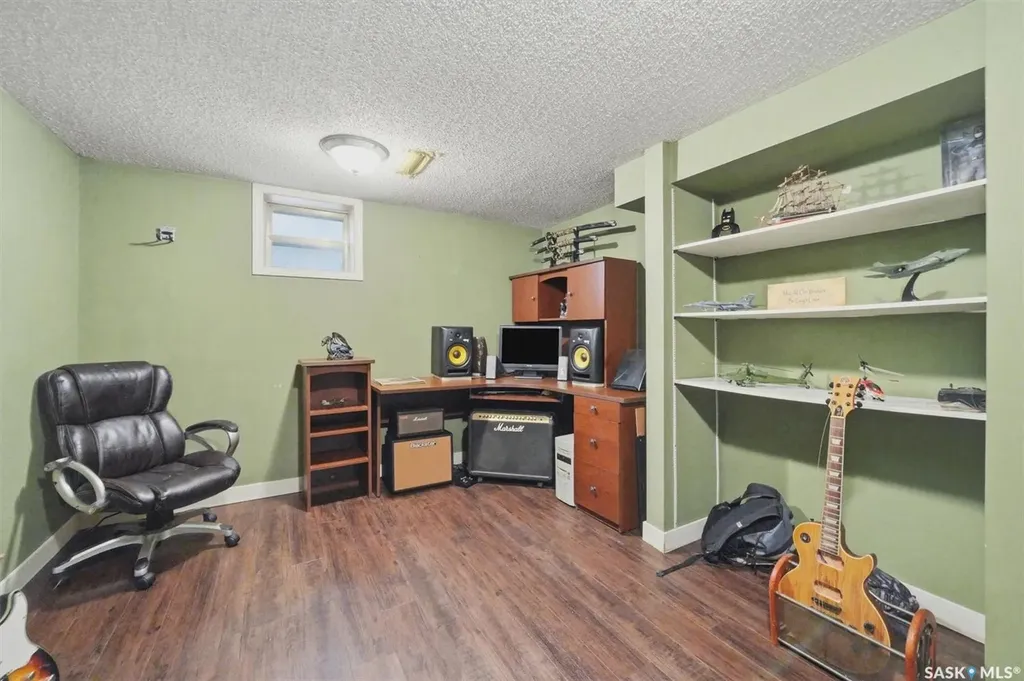 914 Trotter Crescent Saskatoon SK S7L 3R1