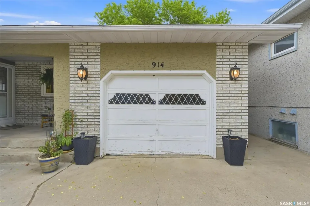 914 Trotter Crescent Saskatoon SK S7L 3R1