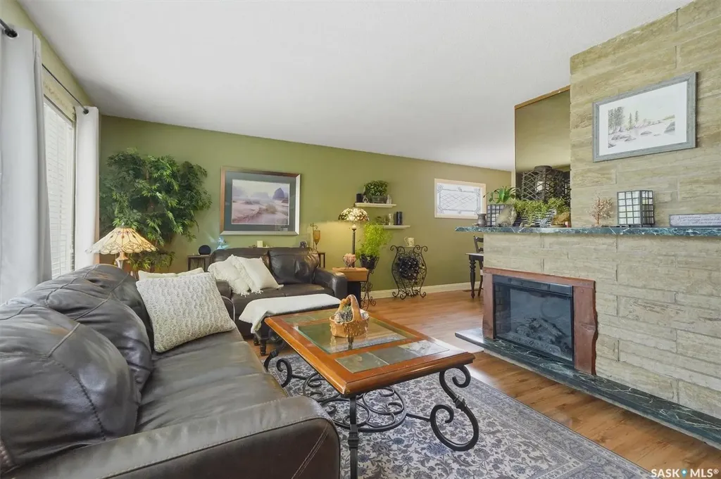 914 Trotter Crescent Saskatoon SK S7L 3R1