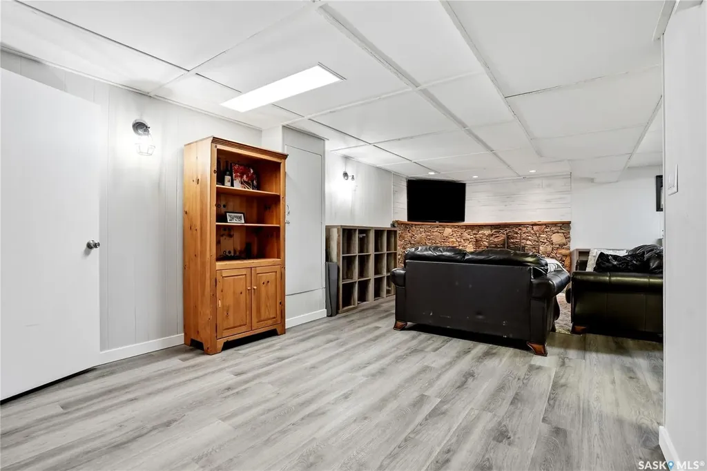 3345 Mountbatten Street Saskatoon SK S7M 3T8