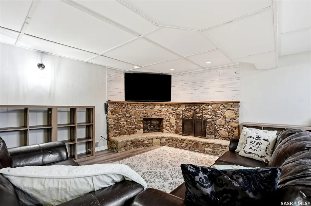 3345 Mountbatten Street Saskatoon SK S7M 3T8