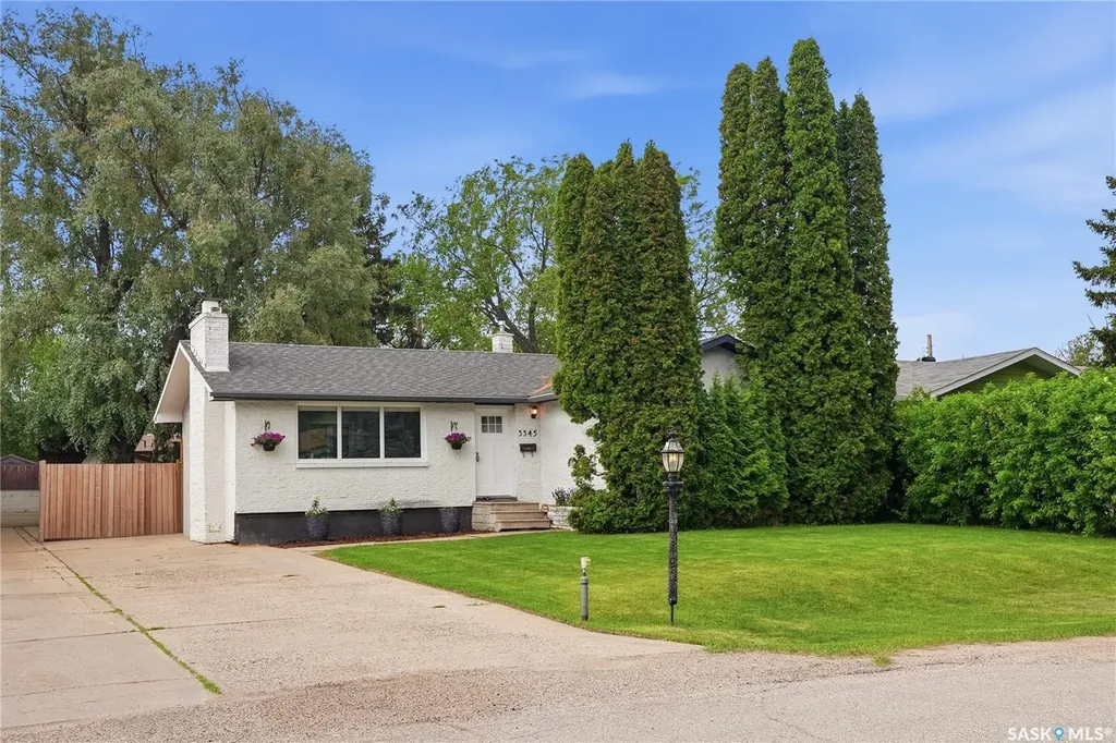 3345 Mountbatten Street Saskatoon SK S7M 3T8