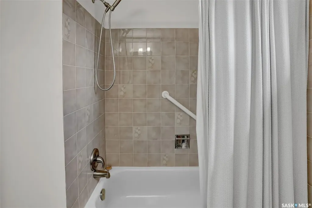 3403 Edinburgh Drive Regina SK S4V 2H8