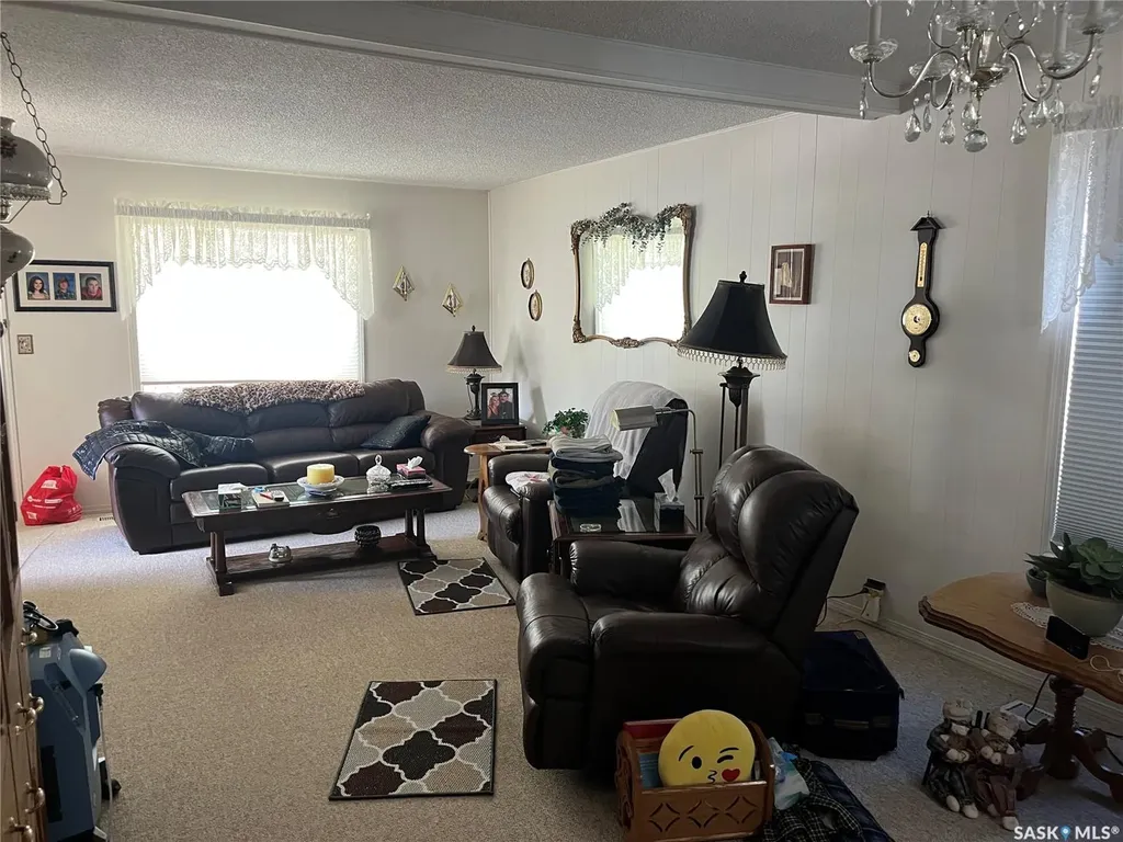 98 3rd Street NE Wadena SK S0A 4J0