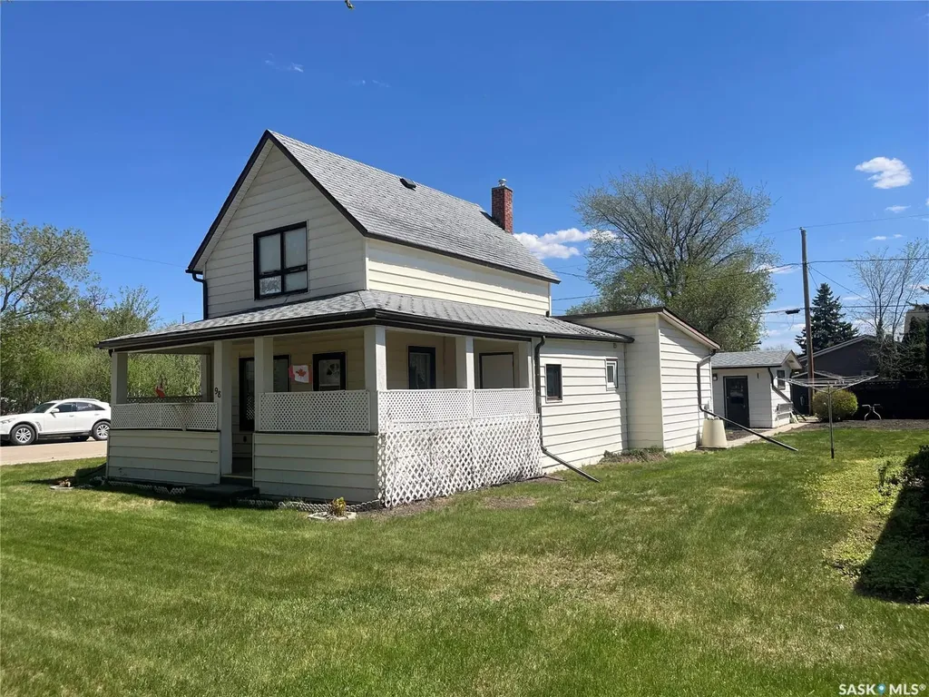 98 3rd Street NE Wadena SK S0A 4J0