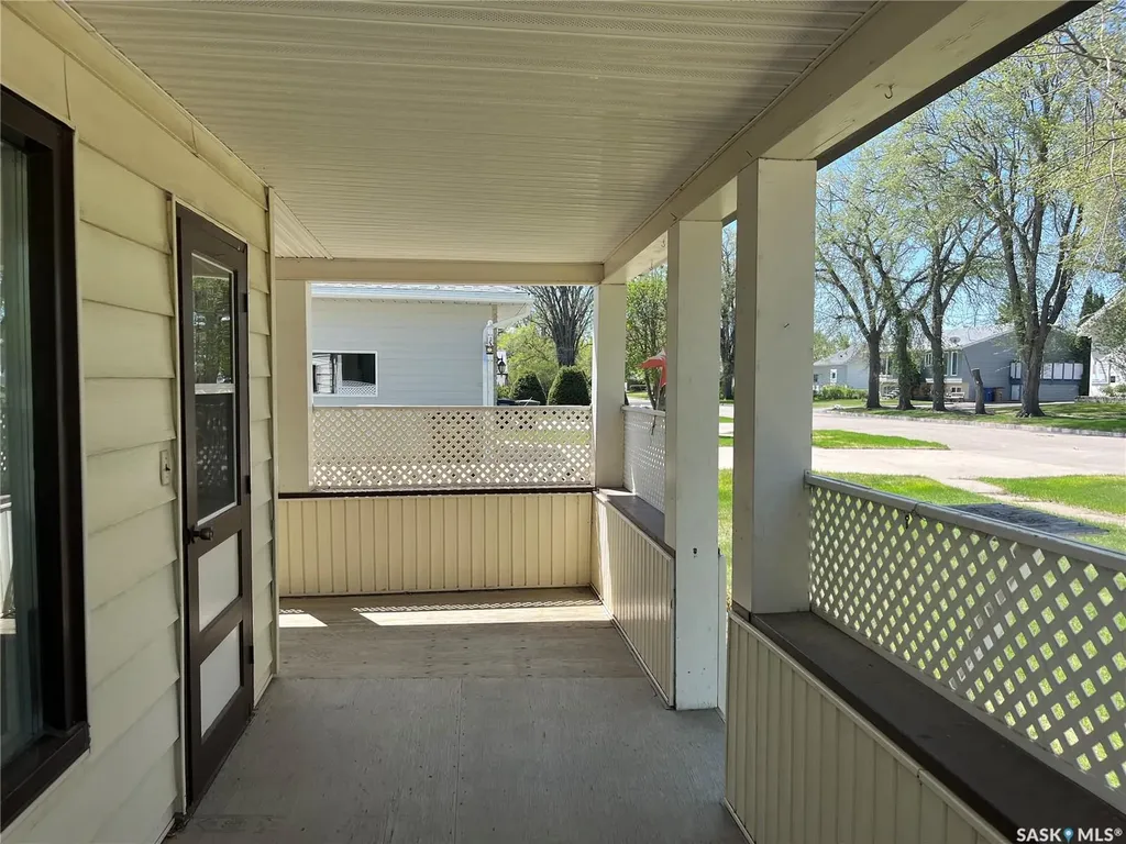 98 3rd Street NE Wadena SK S0A 4J0