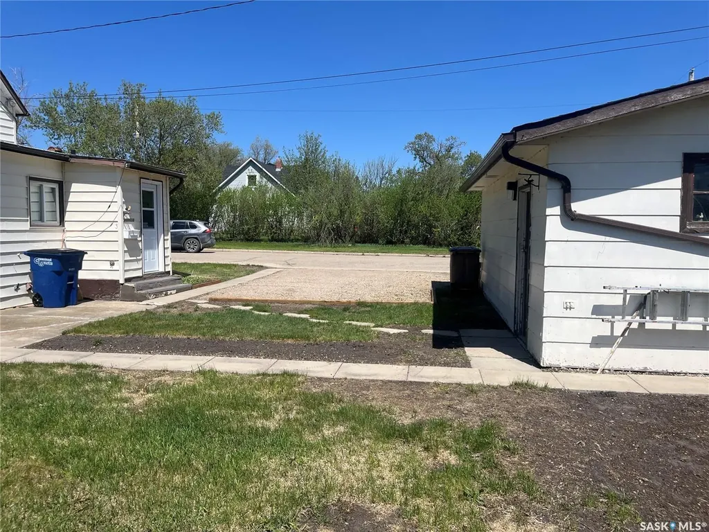 98 3rd Street NE Wadena SK S0A 4J0