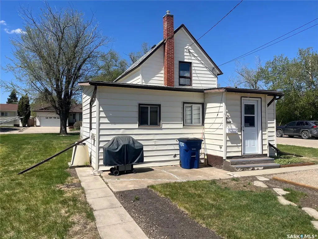 98 3rd Street NE Wadena SK S0A 4J0