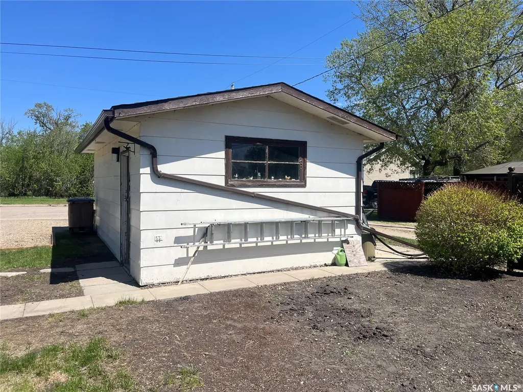 98 3rd Street NE Wadena SK S0A 4J0