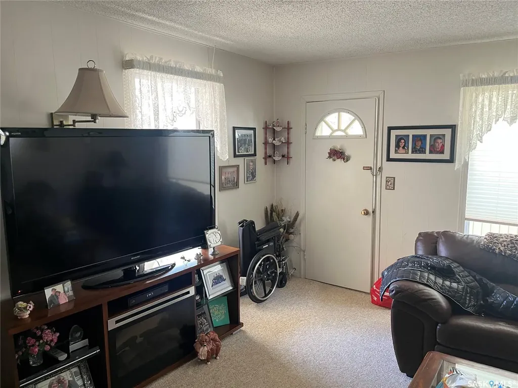 98 3rd Street NE Wadena SK S0A 4J0