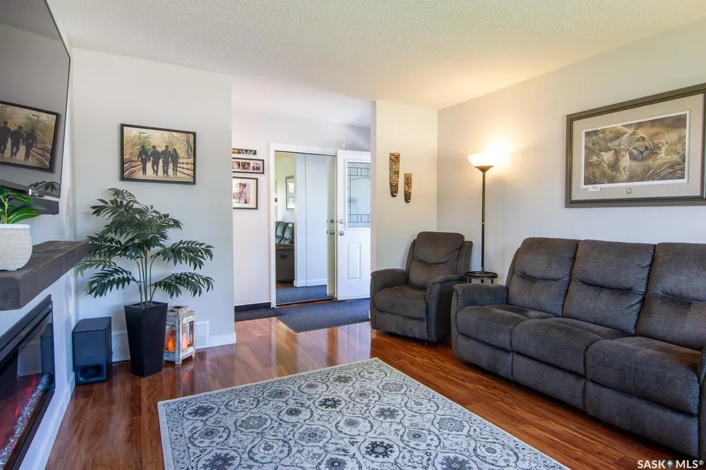 266 Albany Crescent Saskatoon SK S7K 3X8