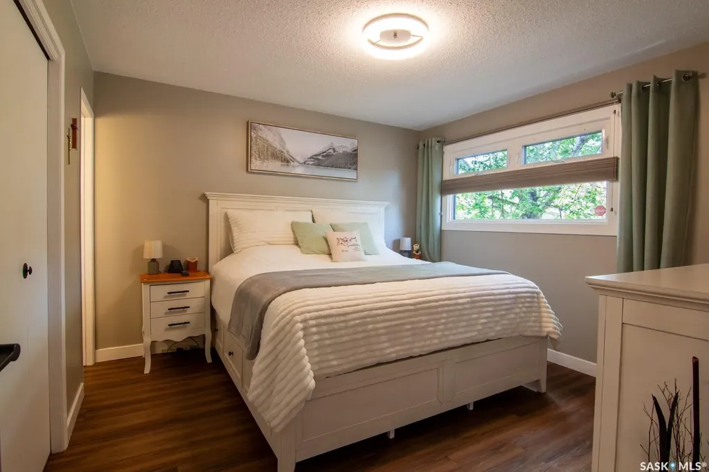 266 Albany Crescent Saskatoon SK S7K 3X8