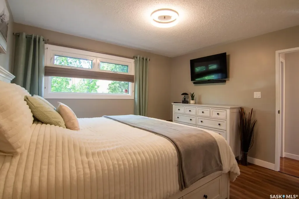 266 Albany Crescent Saskatoon SK S7K 3X8