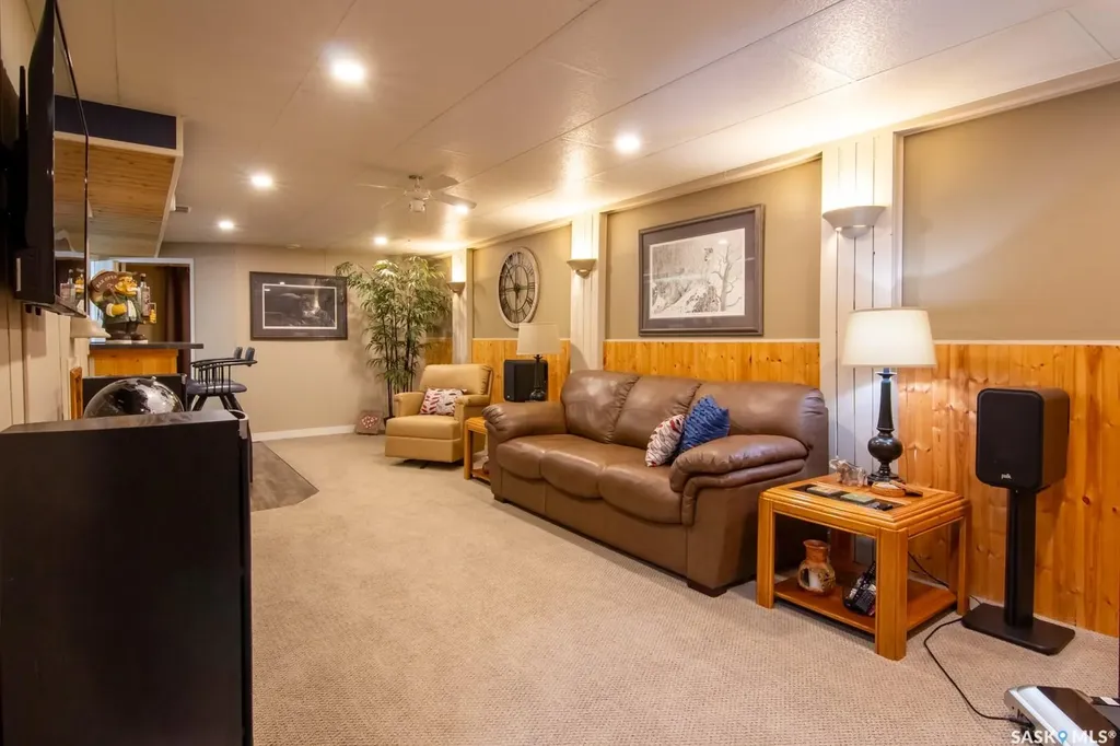 266 Albany Crescent Saskatoon SK S7K 3X8