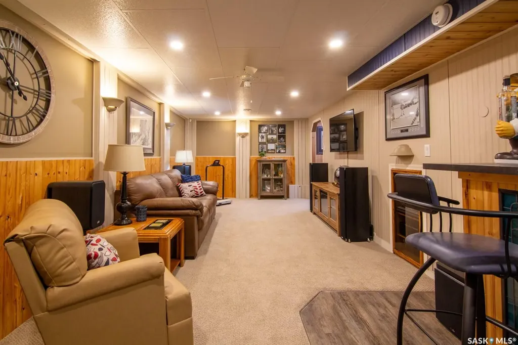 266 Albany Crescent Saskatoon SK S7K 3X8
