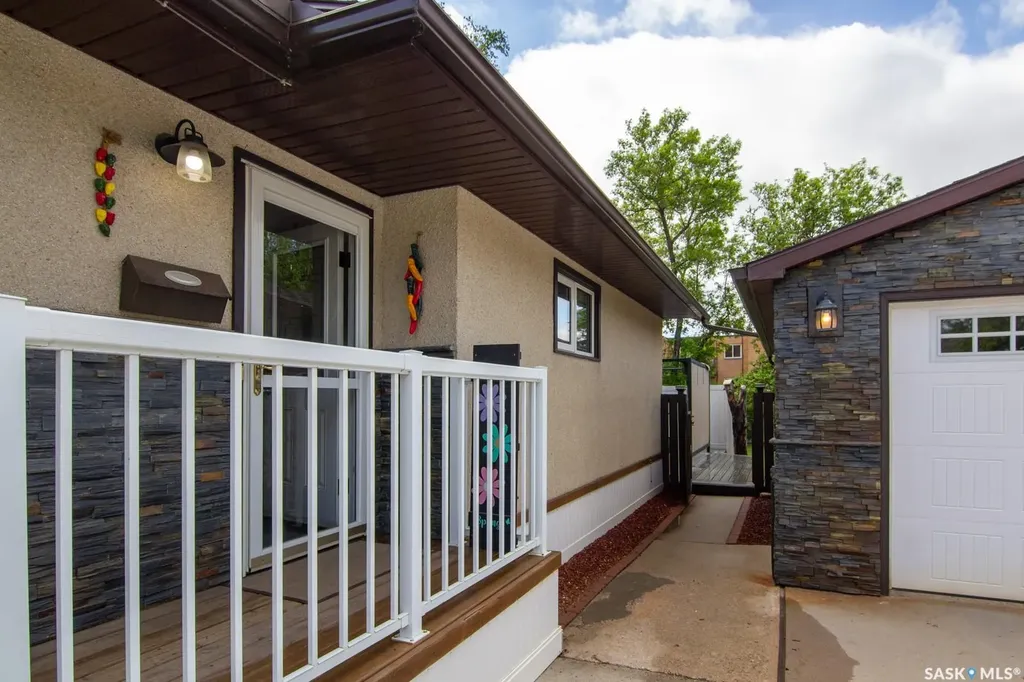 266 Albany Crescent Saskatoon SK S7K 3X8