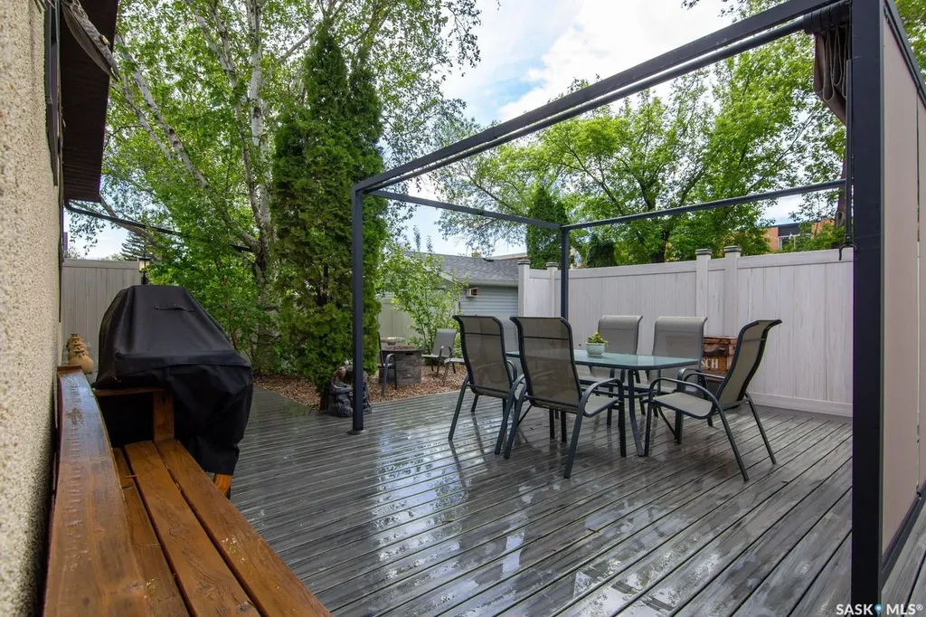 266 Albany Crescent Saskatoon SK S7K 3X8