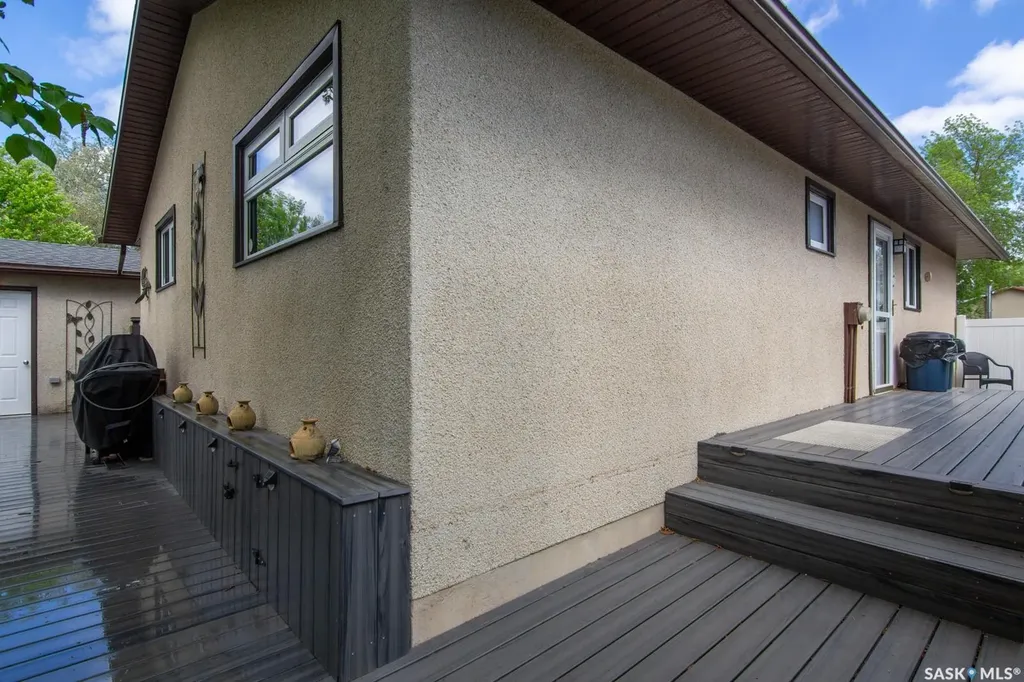 266 Albany Crescent Saskatoon SK S7K 3X8