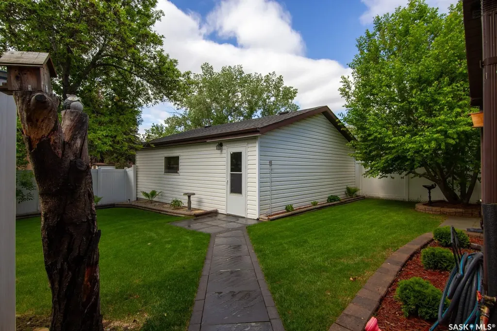 266 Albany Crescent Saskatoon SK S7K 3X8