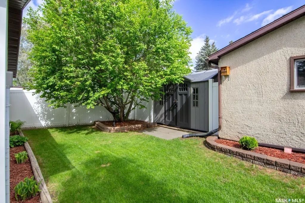 266 Albany Crescent Saskatoon SK S7K 3X8