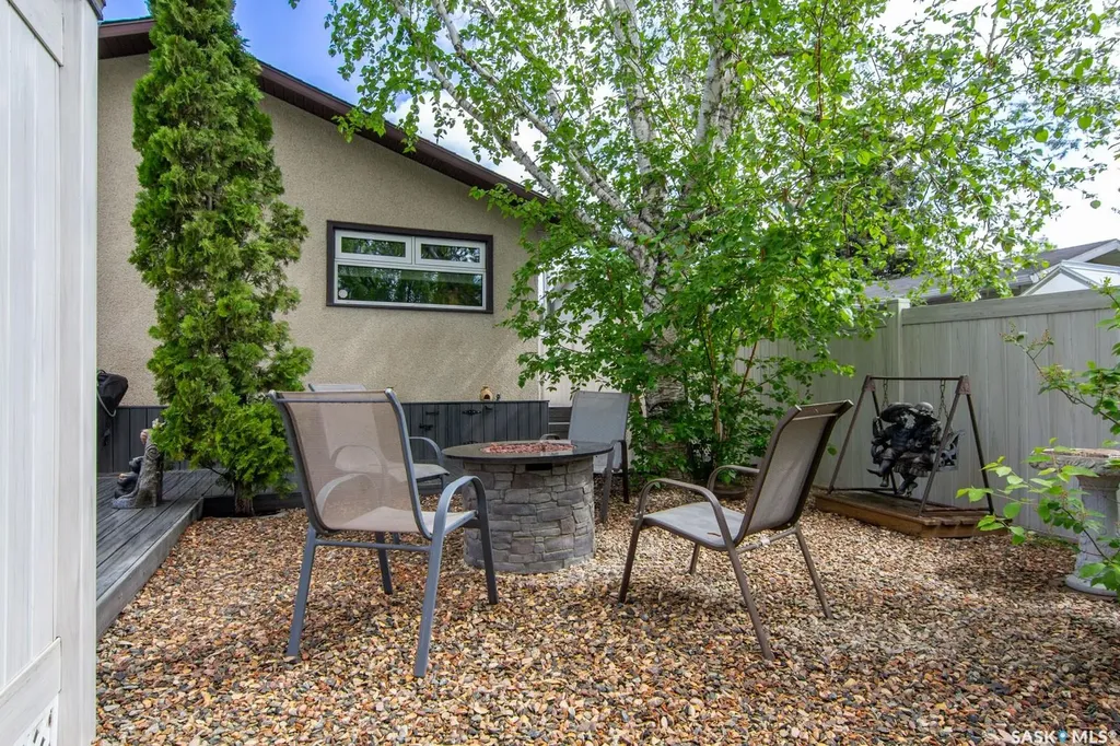 266 Albany Crescent Saskatoon SK S7K 3X8