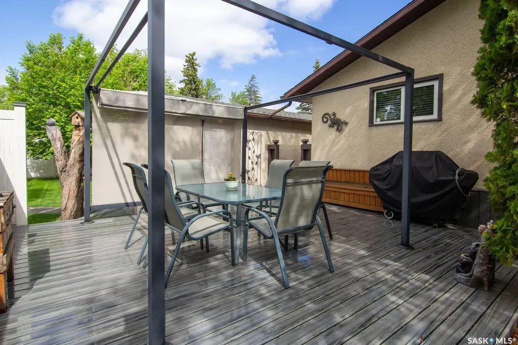 266 Albany Crescent Saskatoon SK S7K 3X8