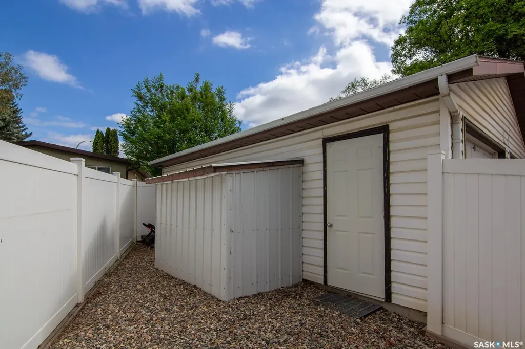 266 Albany Crescent Saskatoon SK S7K 3X8