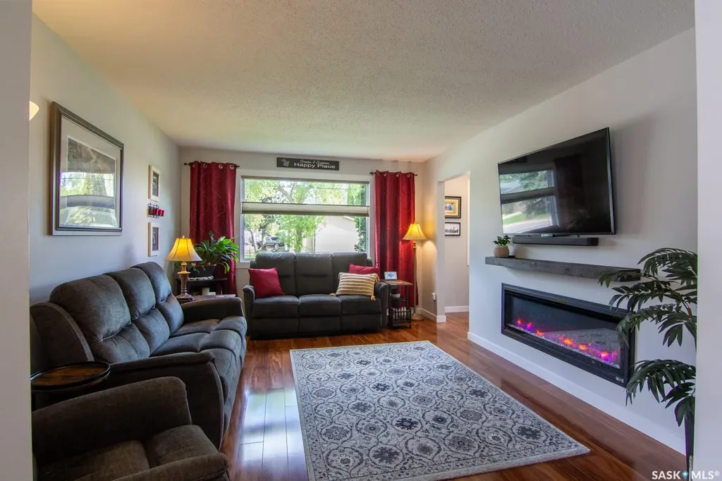 266 Albany Crescent Saskatoon SK S7K 3X8