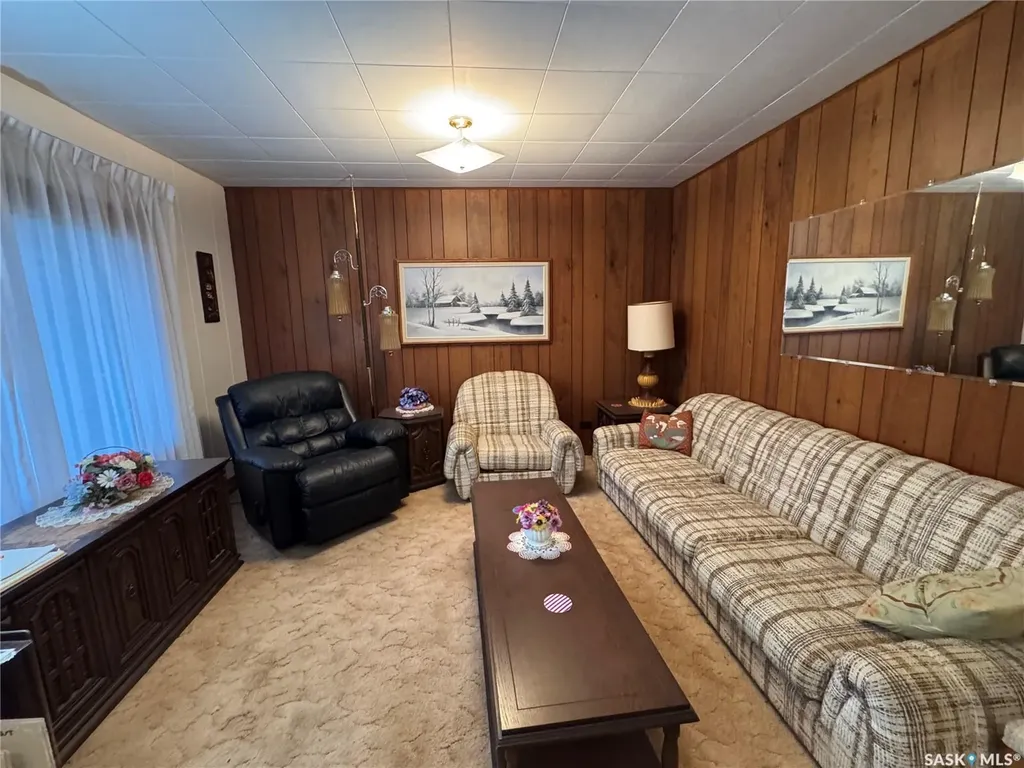 306 6th Avenue E Biggar SK S0K 0M0