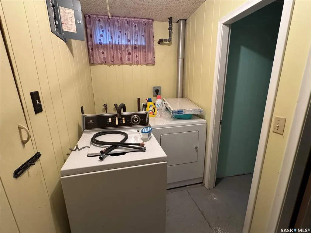 306 6th Avenue E Biggar SK S0K 0M0