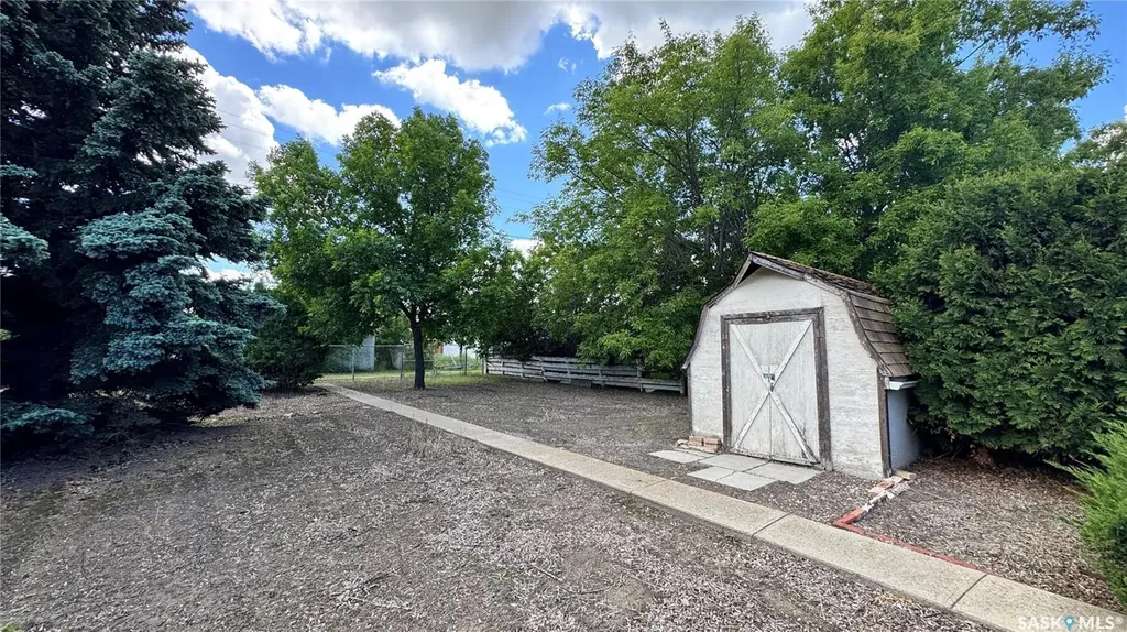 306 6th Avenue E Biggar SK S0K 0M0