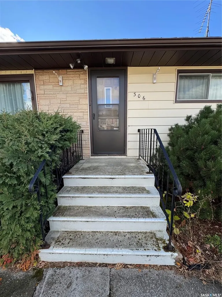 306 6th Avenue E Biggar SK S0K 0M0