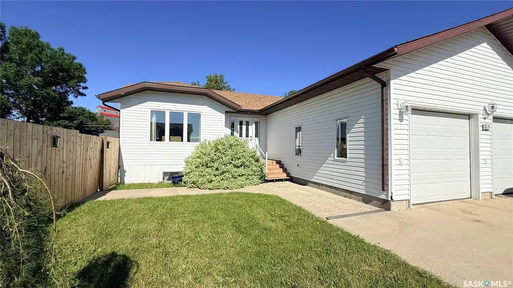 304 Archibald Street Midale SK S0C 1S0