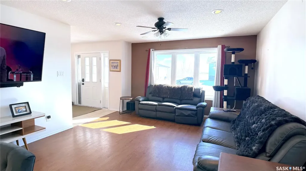 304 Archibald Street Midale SK S0C 1S0