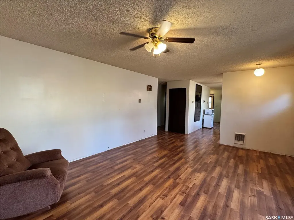202 4th Avenue Landis SK S0K 2K0