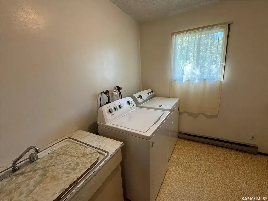 202 4th Avenue Landis SK S0K 2K0