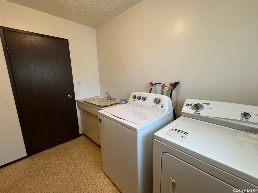 202 4th Avenue Landis SK S0K 2K0