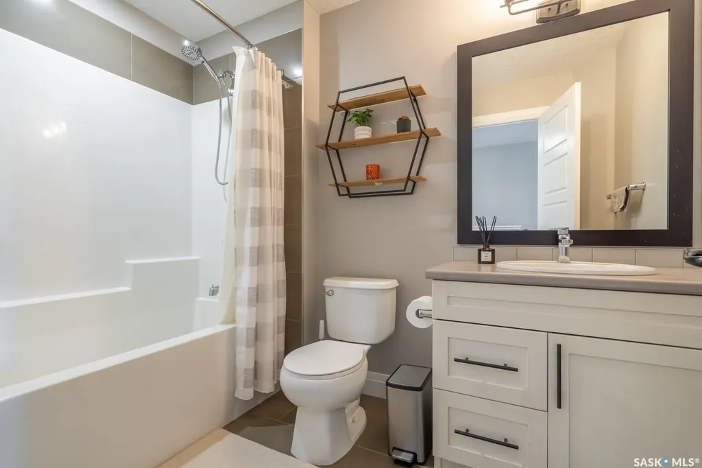 5433 Green Silverberry Drive E Regina SK S4V 3M5
