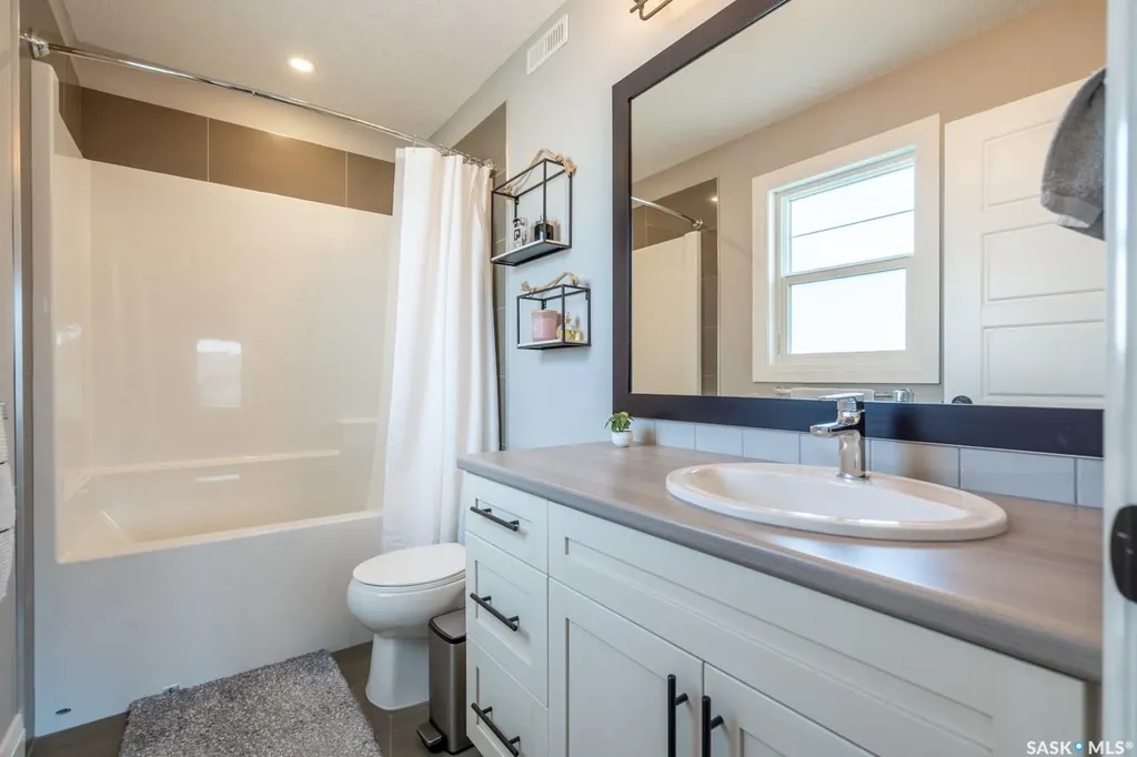 5433 Green Silverberry Drive E Regina SK S4V 3M5