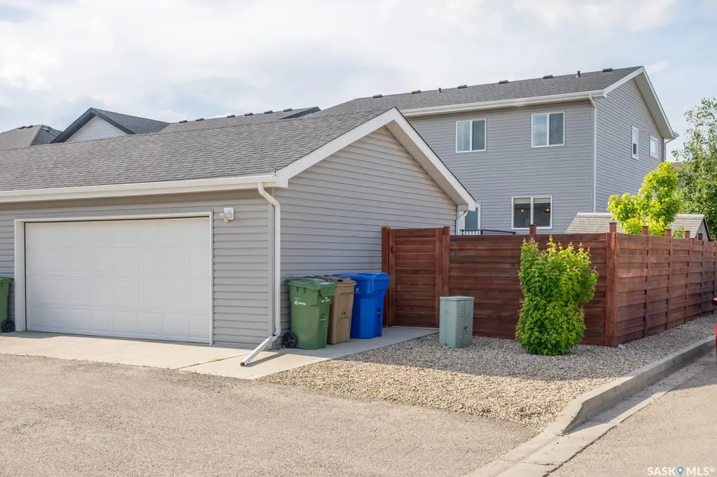 5433 Green Silverberry Drive E Regina SK S4V 3M5