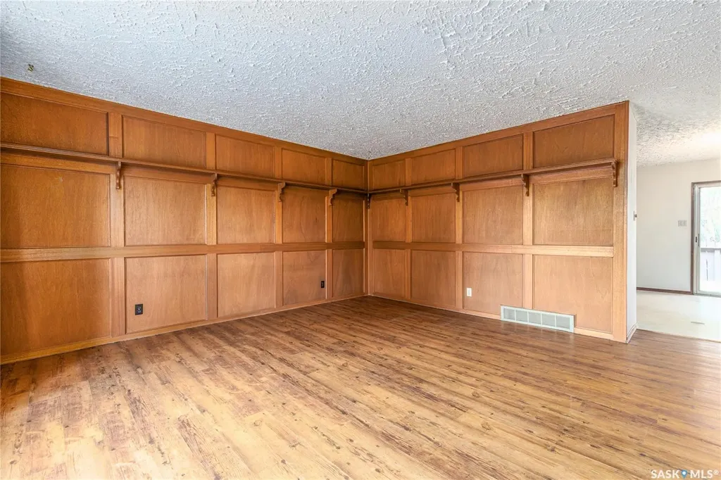 1426 Spadina Street Moose Jaw SK S6H 7C9